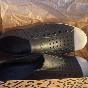 Native Jefferson in Jiffy Black and Shell White - Size 9 Mens